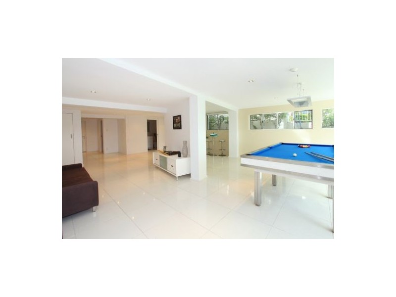 1/34 Sunset Blvd, Surfers Paradise QLD 4217