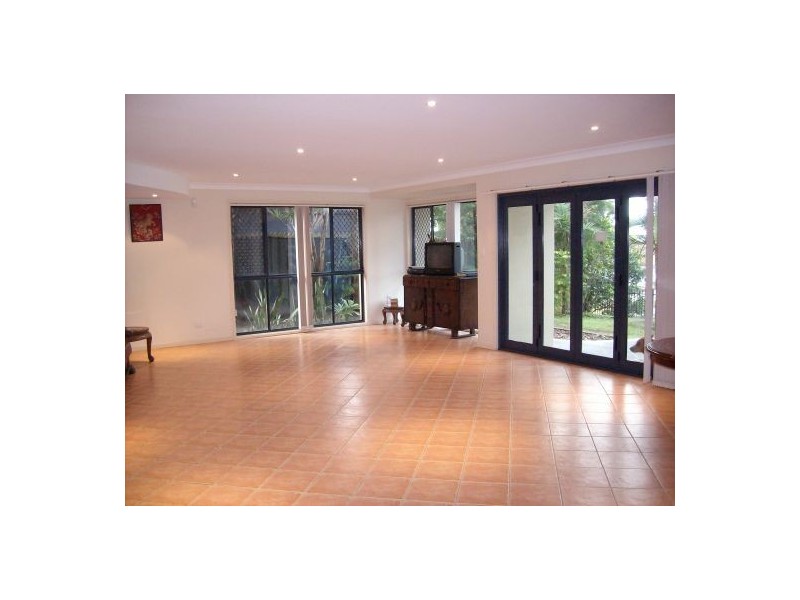 36 T E Peters Drive, Broadbeach Waters QLD 4218