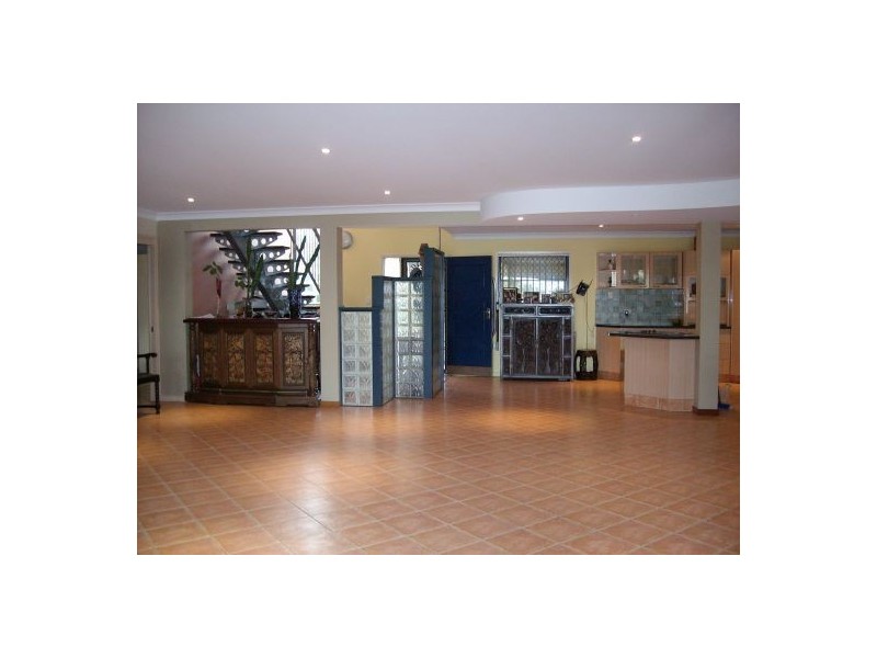 36 T E Peters Drive, Broadbeach Waters QLD 4218