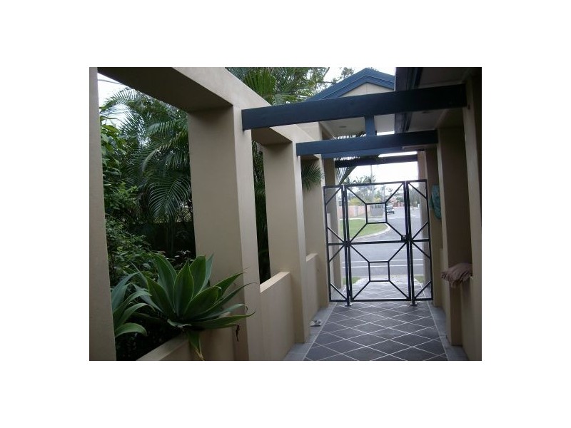 36 T E Peters Drive, Broadbeach Waters QLD 4218