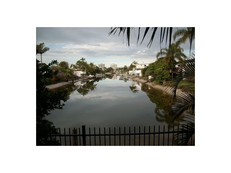 36 T E Peters Drive, Broadbeach Waters QLD 4218