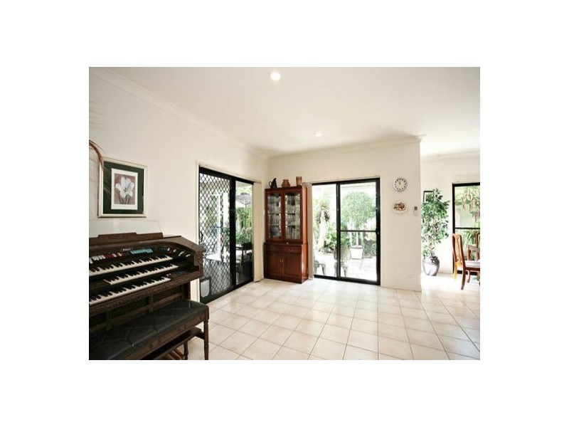 6 Fan Road, Robina QLD 4226