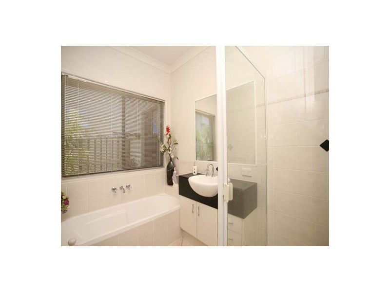 6 Fan Road, Robina QLD 4226