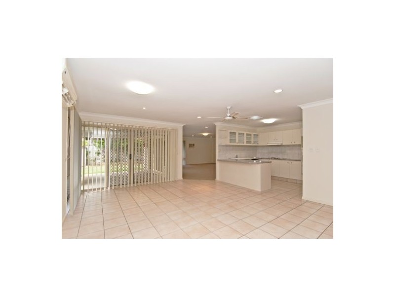 16 Oak Hill Crescent, Parkwood QLD 4214