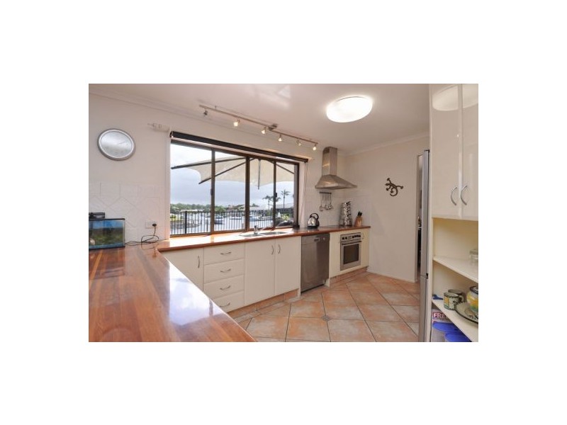 352 Bayview Street, Hollywell QLD 4216