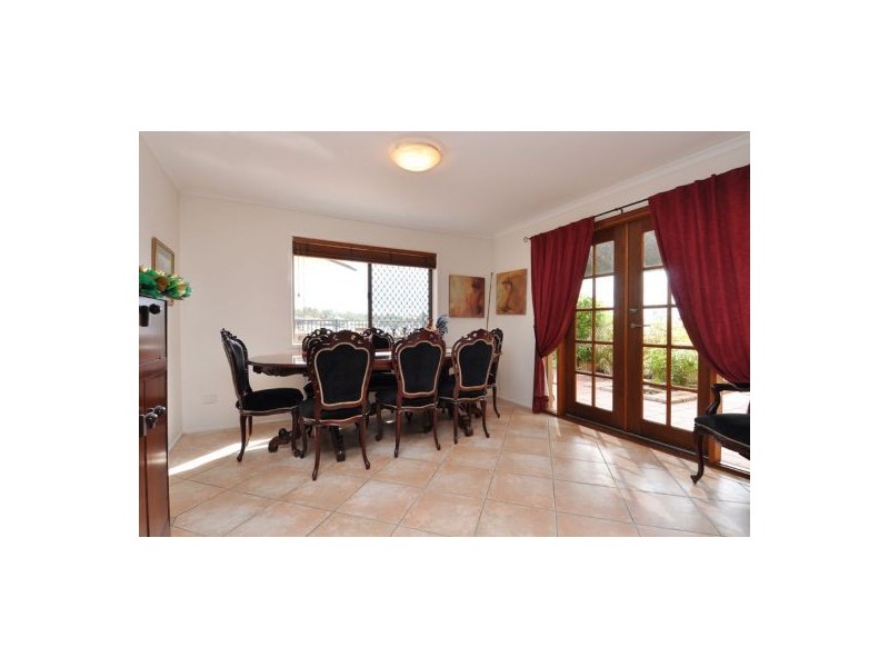 352 Bayview Street, Hollywell QLD 4216