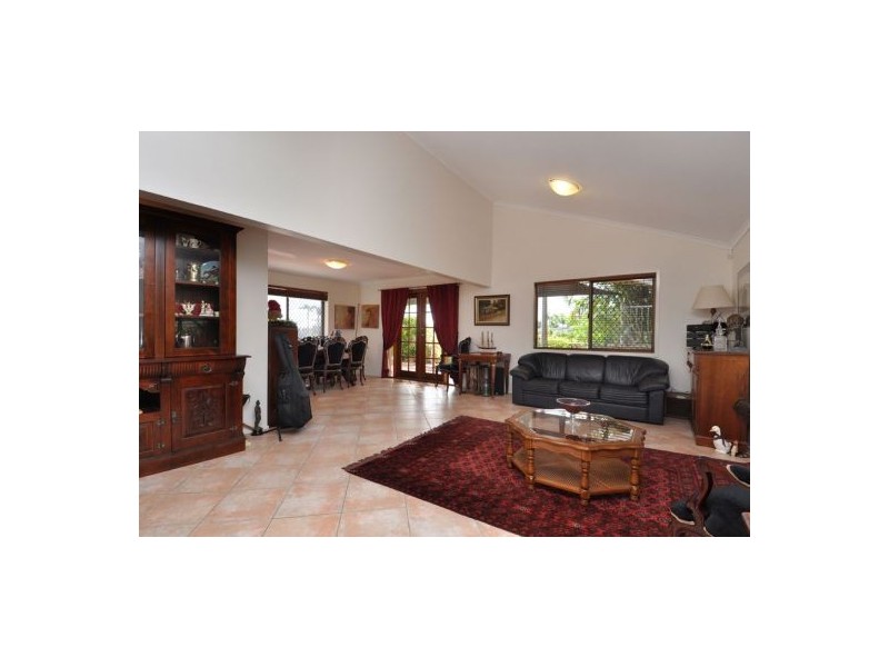 352 Bayview Street, Hollywell QLD 4216