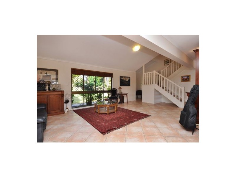 352 Bayview Street, Hollywell QLD 4216