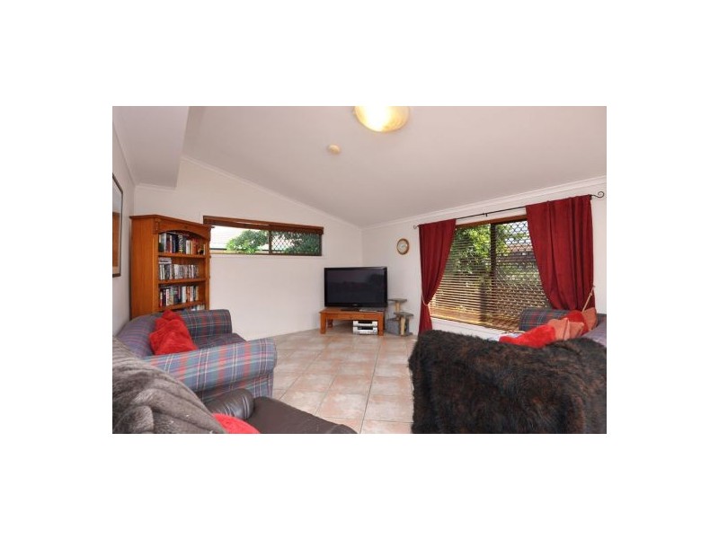 352 Bayview Street, Hollywell QLD 4216