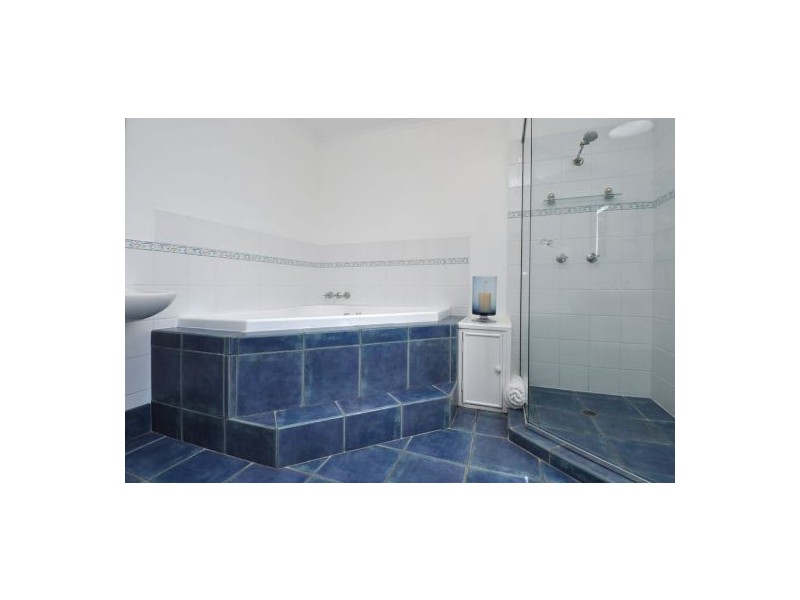 352 Bayview Street, Hollywell QLD 4216