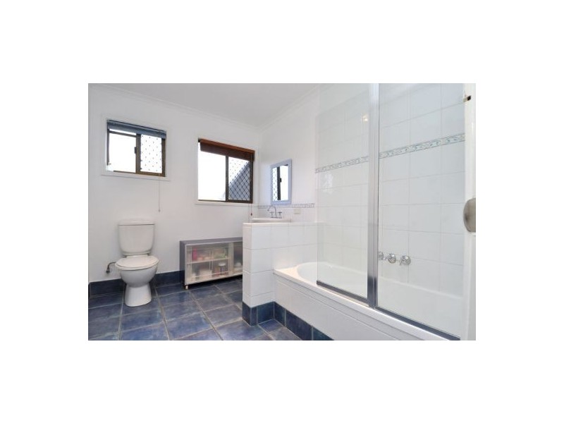 352 Bayview Street, Hollywell QLD 4216