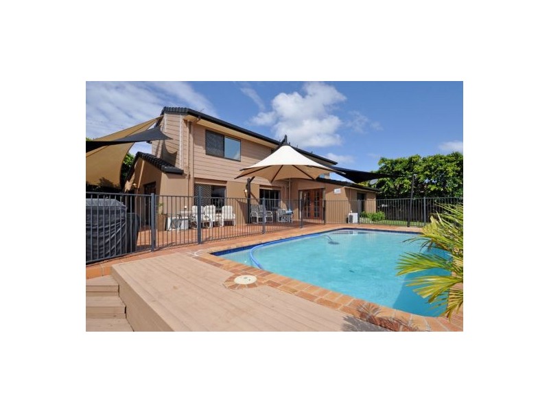 352 Bayview Street, Hollywell QLD 4216