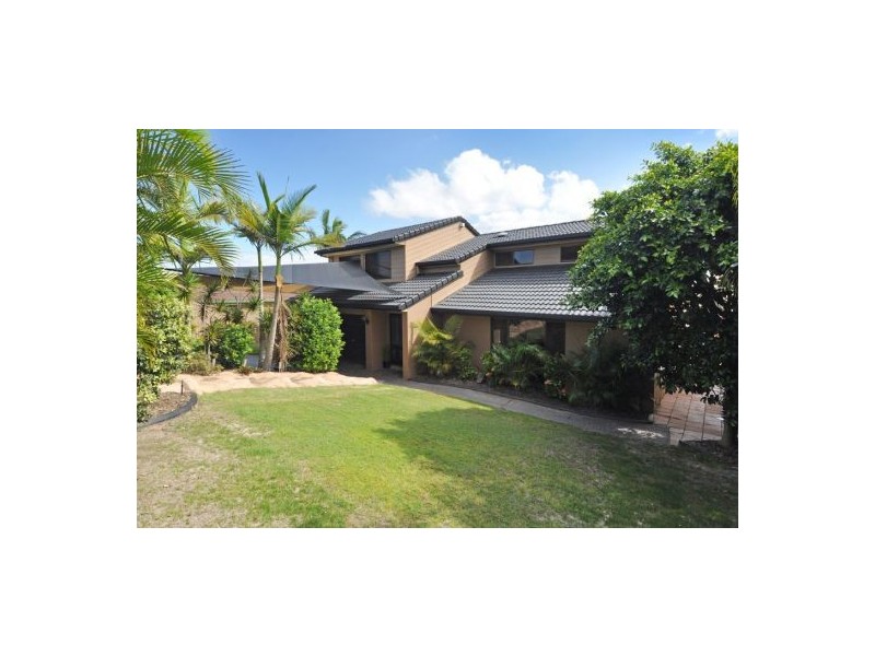 352 Bayview Street, Hollywell QLD 4216