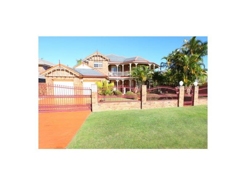 118 Santa Cruz Boulevard, Clear Island Waters QLD 4226