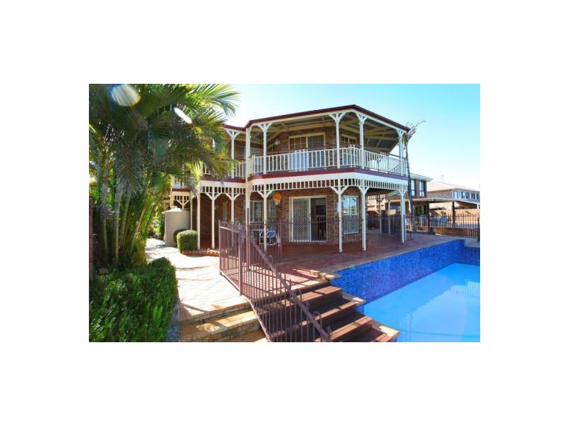 118 Santa Cruz Boulevard, Clear Island Waters QLD 4226
