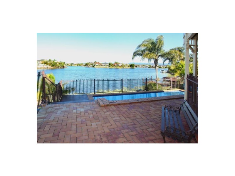 118 Santa Cruz Boulevard, Clear Island Waters QLD 4226