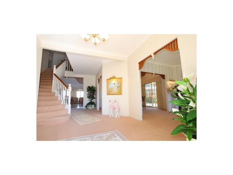 118 Santa Cruz Boulevard, Clear Island Waters QLD 4226