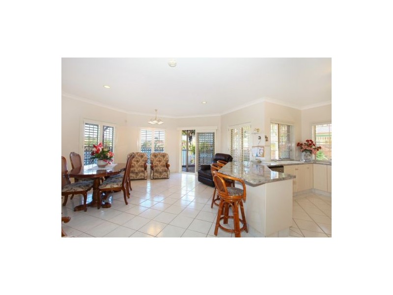 118 Santa Cruz Boulevard, Clear Island Waters QLD 4226