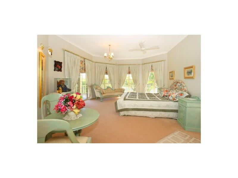 118 Santa Cruz Boulevard, Clear Island Waters QLD 4226