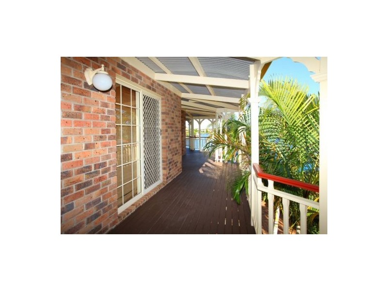 118 Santa Cruz Boulevard, Clear Island Waters QLD 4226