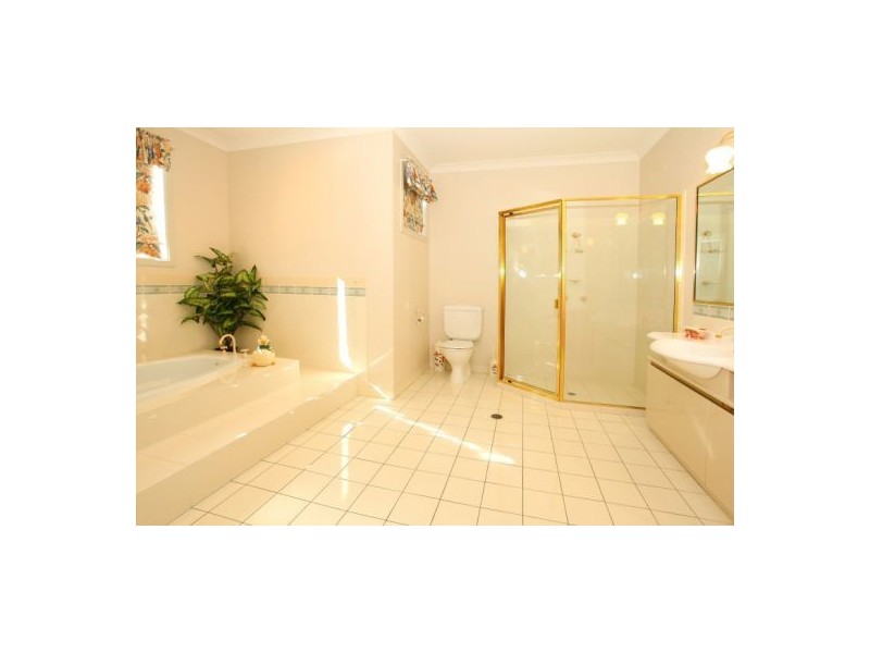 118 Santa Cruz Boulevard, Clear Island Waters QLD 4226