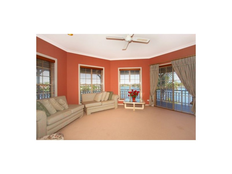 118 Santa Cruz Boulevard, Clear Island Waters QLD 4226