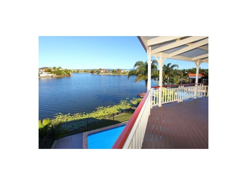 118 Santa Cruz Boulevard, Clear Island Waters QLD 4226