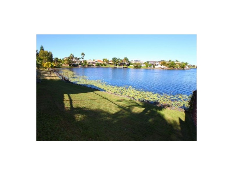 118 Santa Cruz Boulevard, Clear Island Waters QLD 4226