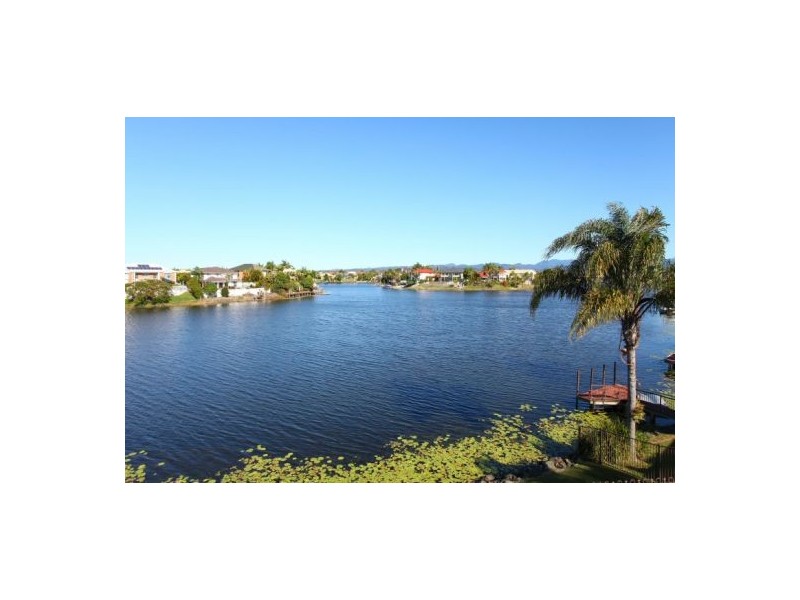 118 Santa Cruz Boulevard, Clear Island Waters QLD 4226