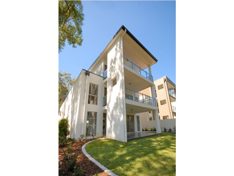 76 Bamboo Avenue (Tashey Court), Bundall QLD 4217