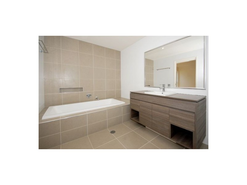 76 Bamboo Avenue (Tashey Court), Bundall QLD 4217