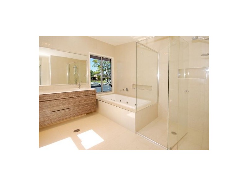 76 Bamboo Avenue (Tashey Court), Bundall QLD 4217