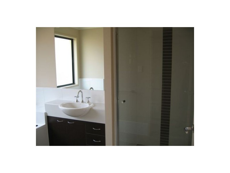 38 Victoria Drive, Pacific Pines QLD 4211