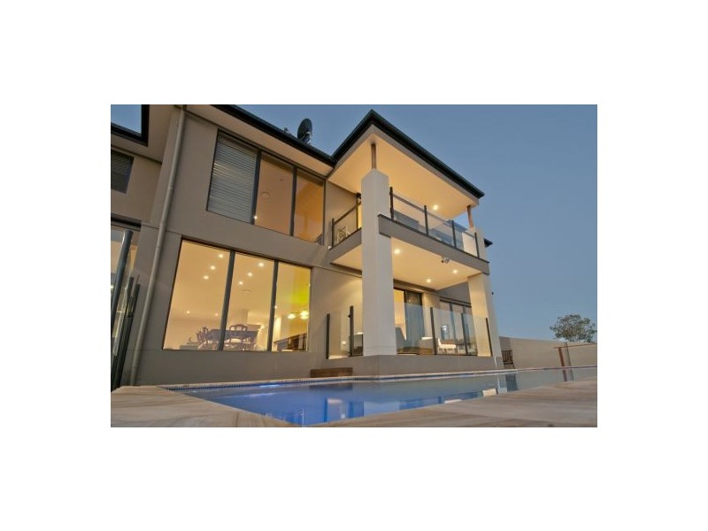 37 South Quay Drive, Biggera Waters QLD 4216
