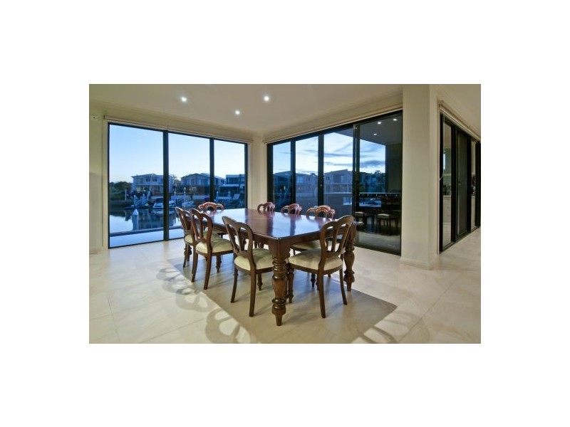 37 South Quay Drive, Biggera Waters QLD 4216