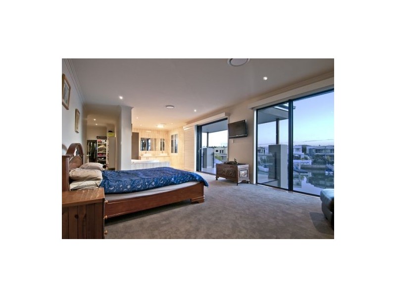 37 South Quay Drive, Biggera Waters QLD 4216
