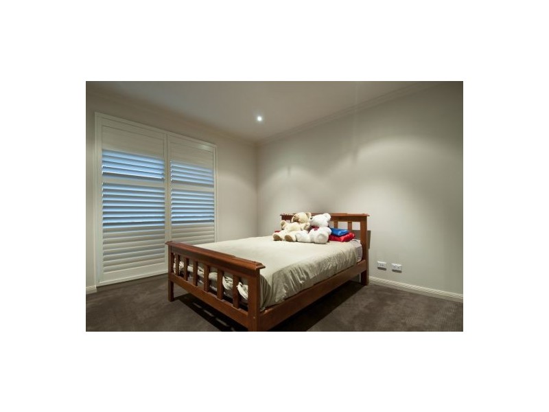 37 South Quay Drive, Biggera Waters QLD 4216
