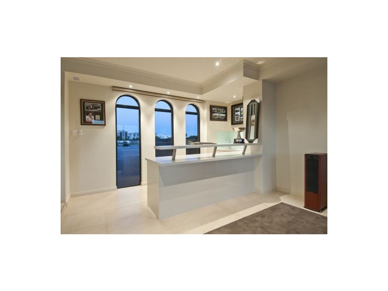 37 South Quay Drive, Biggera Waters QLD 4216