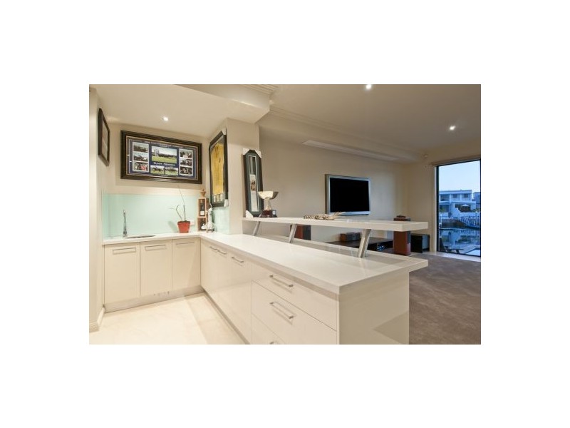 37 South Quay Drive, Biggera Waters QLD 4216