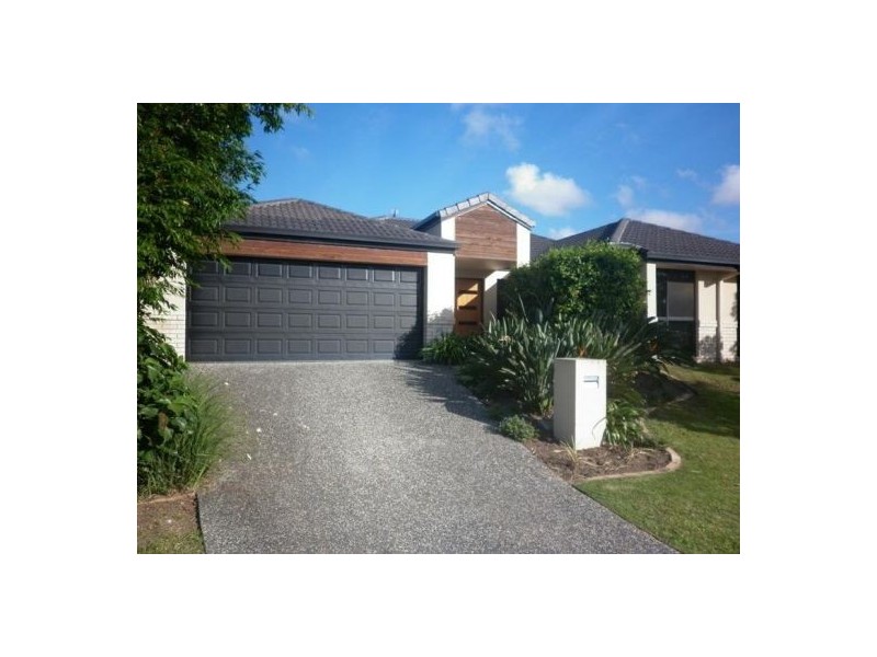 2/4 Silvermaple Street, Robina QLD 4226