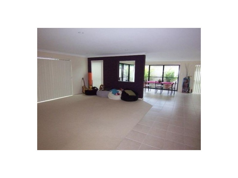 2/4 Silvermaple Street, Robina QLD 4226