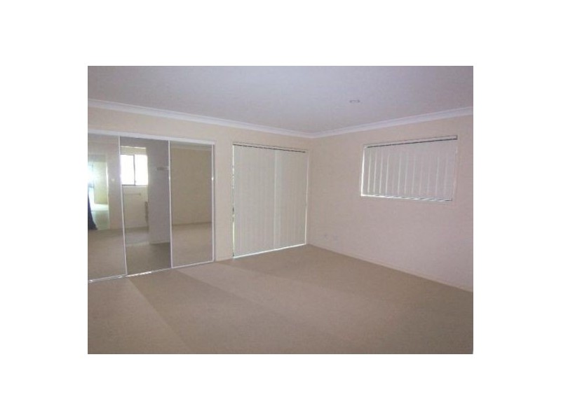 2/4 Silvermaple Street, Robina QLD 4226