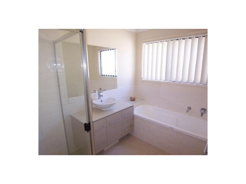 2/4 Silvermaple Street, Robina QLD 4226