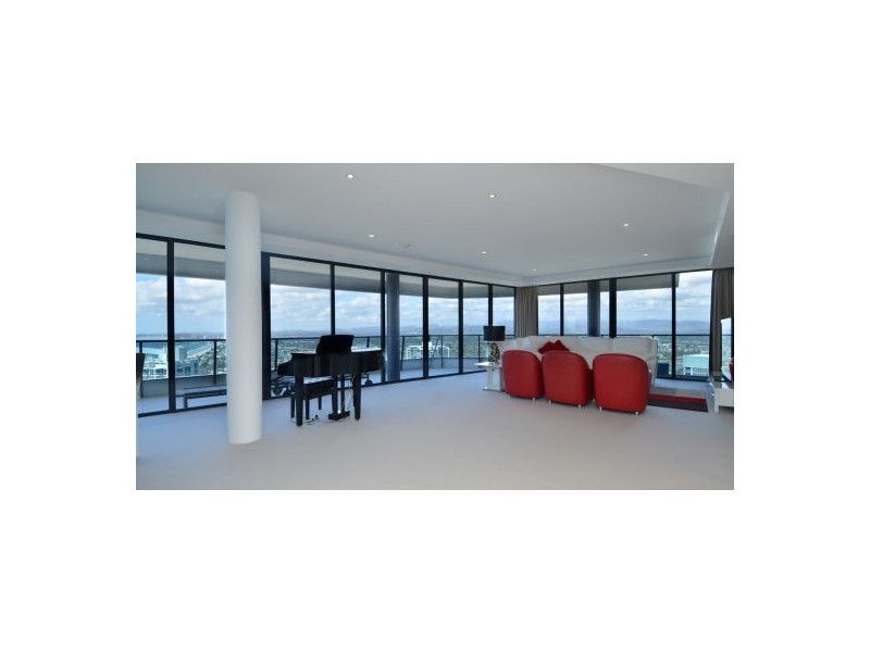 3704 Charles Ave, Broadbeach QLD 4218