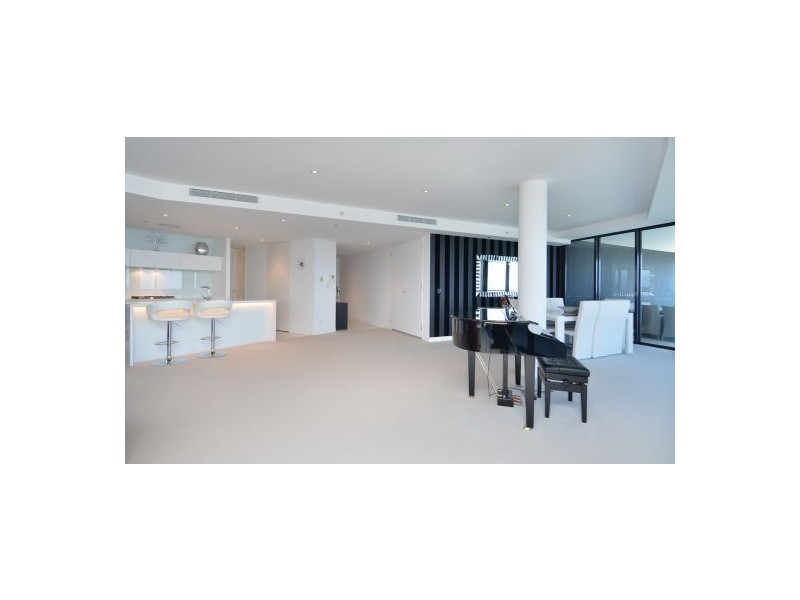 3704 Charles Ave, Broadbeach QLD 4218