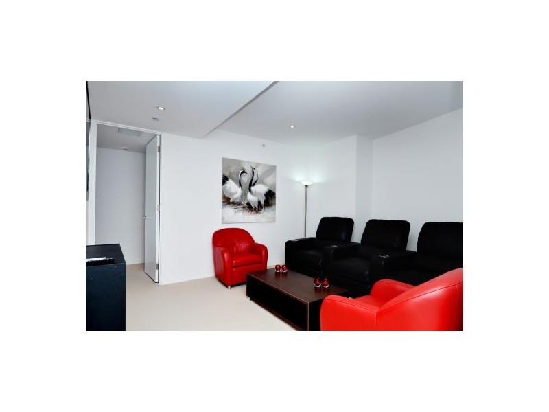 3704 Charles Ave, Broadbeach QLD 4218