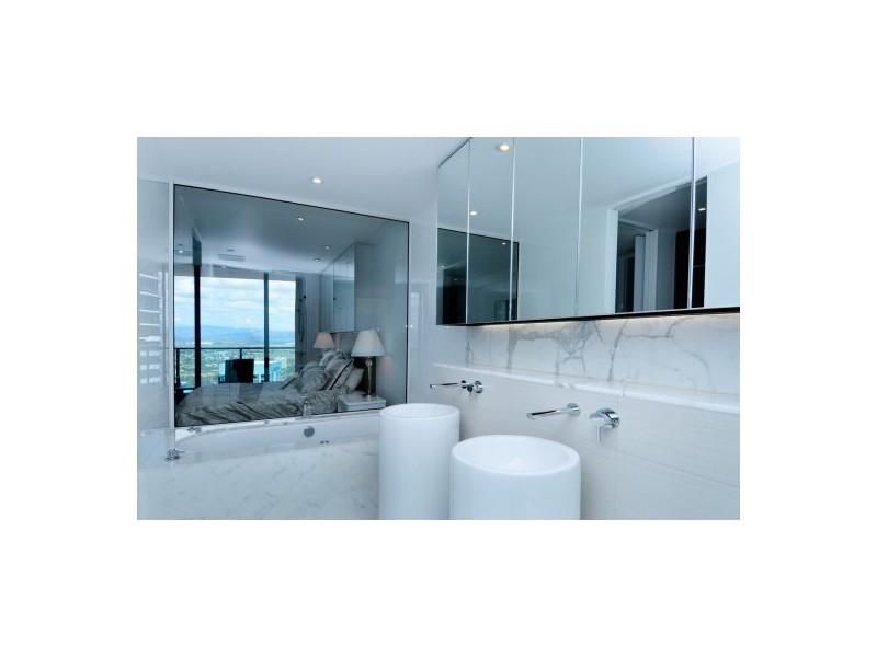 3704 Charles Ave, Broadbeach QLD 4218