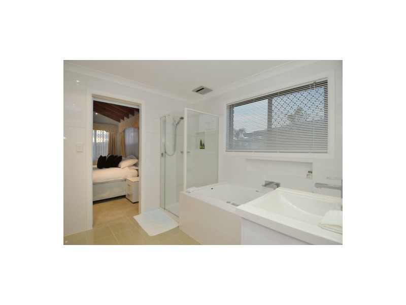 378 Bayview Street, Hollywell QLD 4216