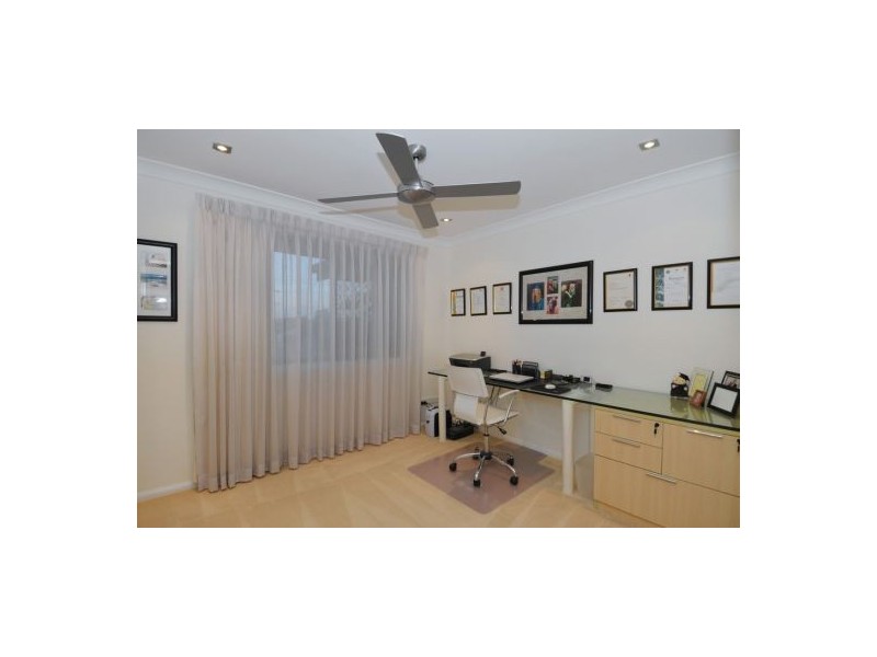 378 Bayview Street, Hollywell QLD 4216