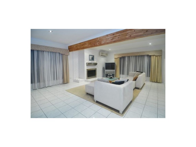 378 Bayview Street, Hollywell QLD 4216